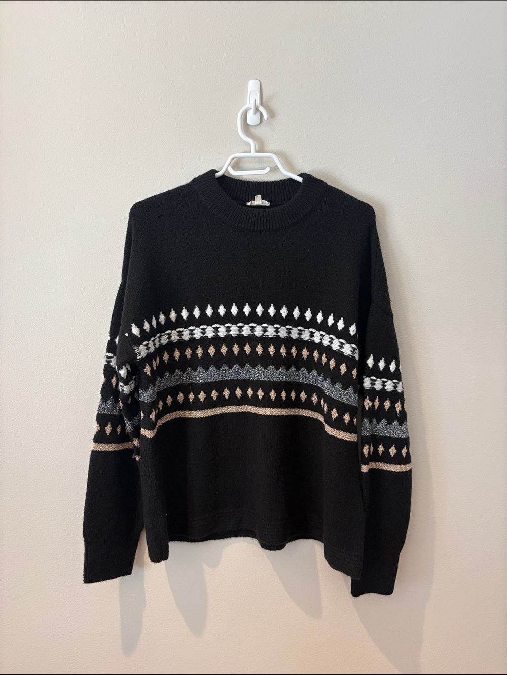 🌸 3/$20 Aaron & Amber Sweater